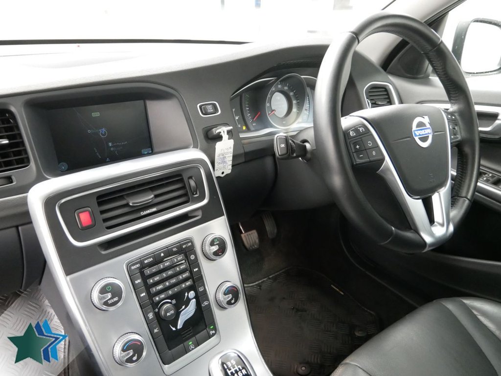 Used Volvo V60 2016 for sale - 77341439: Photo 2