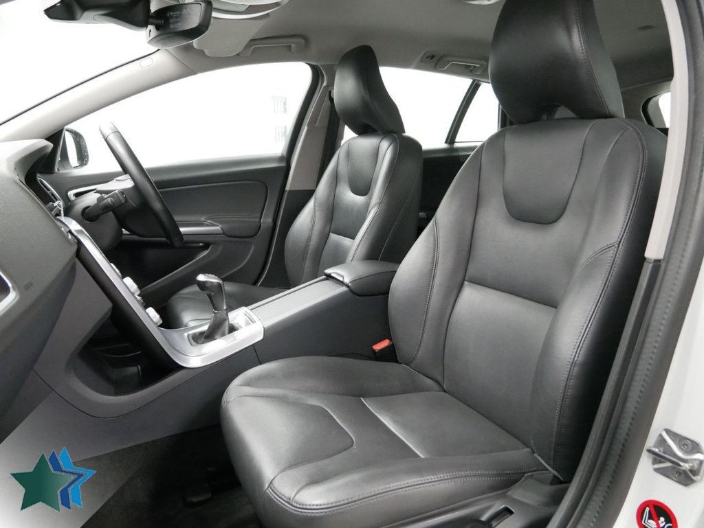 Used Volvo V60 2016 for sale - 77341439: Photo 3