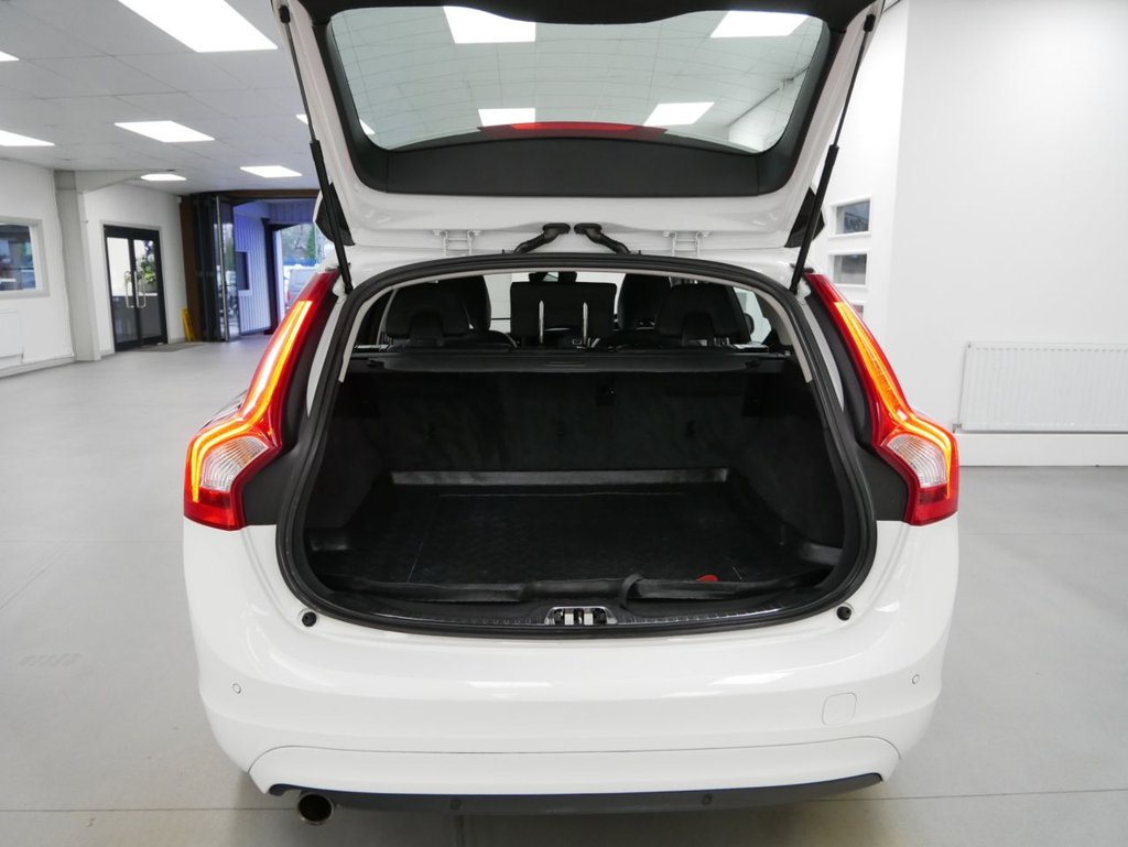 Used Volvo V60 2016 for sale - 77341439: Photo 7