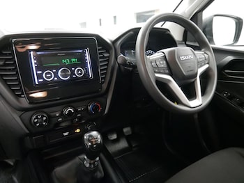 Used Isuzu D-Max 2024 for sale - 77680435: Photo