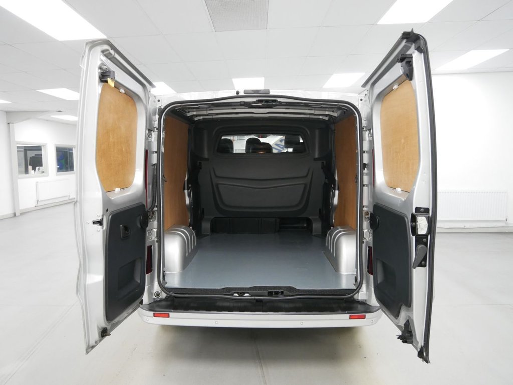 Used Vauxhall Vivaro 2017 for sale - 76617398: Photo 4