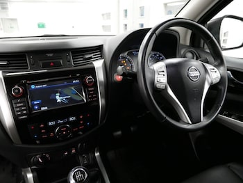 Used Nissan Navara 2017 for sale - 76745045: Photo