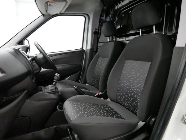 Used Vauxhall Combo 2017 for sale - 76303774: Photo 5