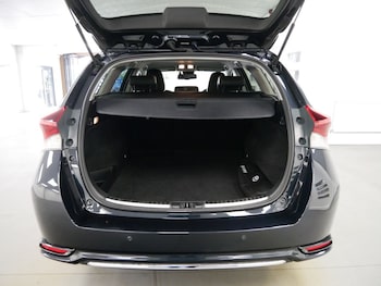 Used Toyota Auris 2017 for sale - 77231987: Photo