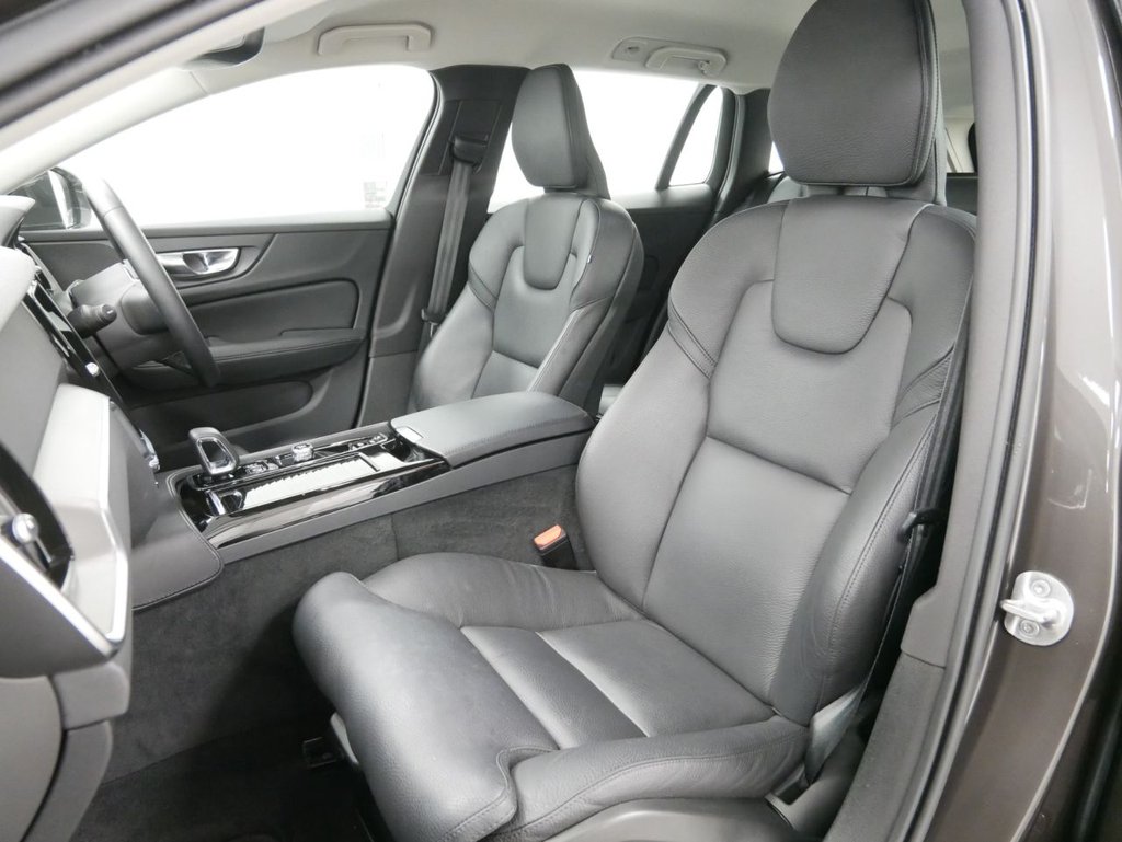 Used Volvo V60 2022 for sale - 77507174: Photo 4