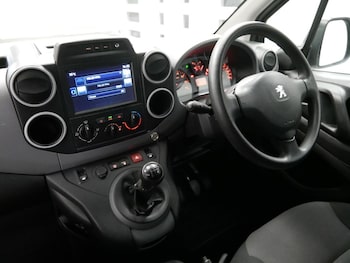 Used Peugeot Partner 2018 for sale - 77904997: Photo