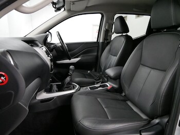 Used Nissan Navara 2020 for sale - 75559697: Photo