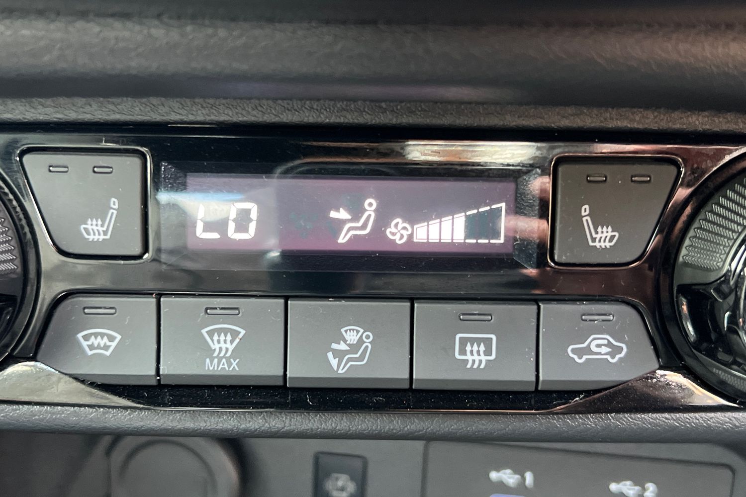 Used Nissan Juke 2024 for sale - 76494060: Photo 38