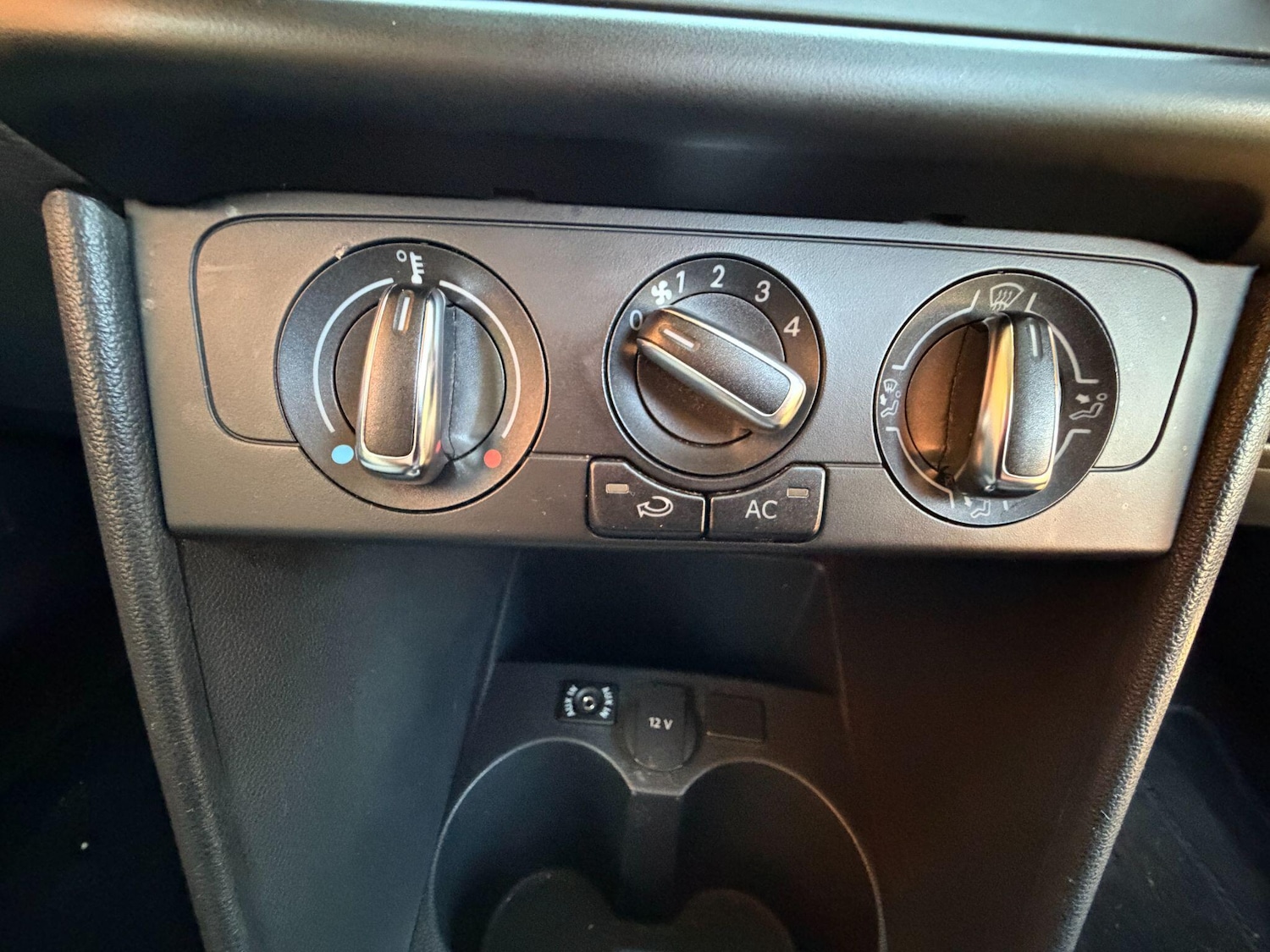 Used Volkswagen Polo 2011 for sale - 76399305: Photo 31