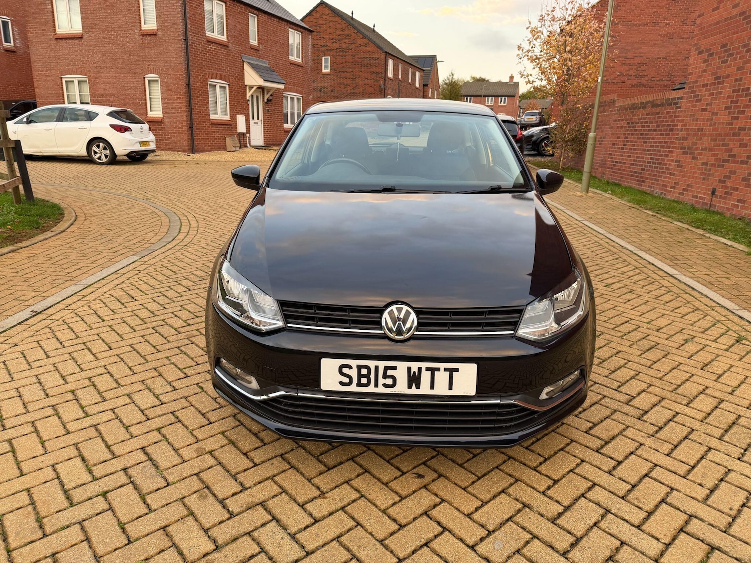 Used Volkswagen Polo 2015 for sale - 76409043: Photo 2