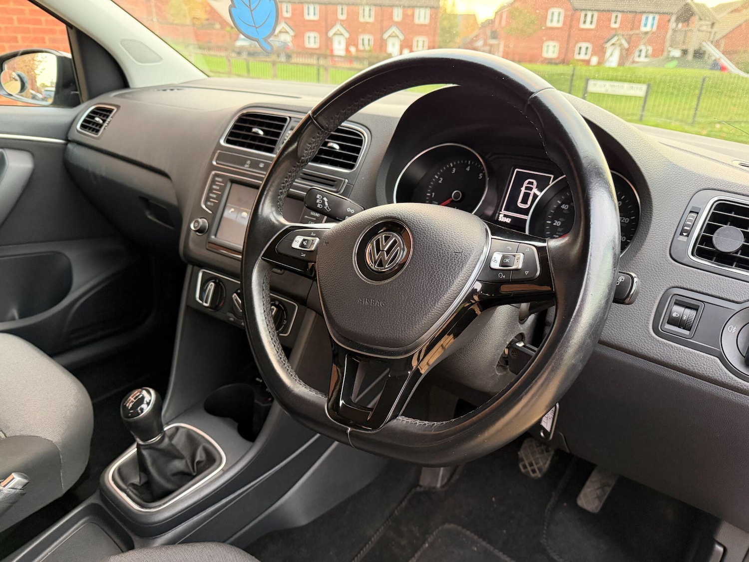 Used Volkswagen Polo 2015 for sale - 76409043: Photo 3