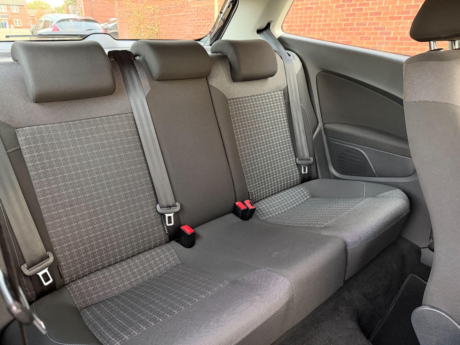 Used Volkswagen Polo 2015 for sale - 76409043: Photo 31