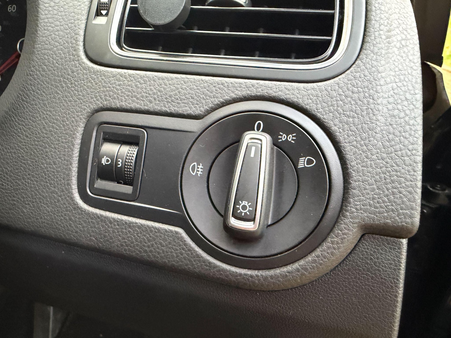 Used Volkswagen Polo 2015 for sale - 76409043: Photo 34