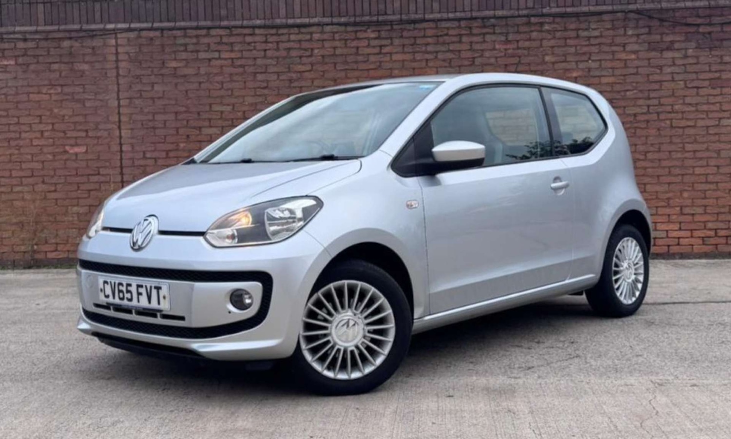 Used Volkswagen up! 2015 for sale - 76600547: Photo 2
