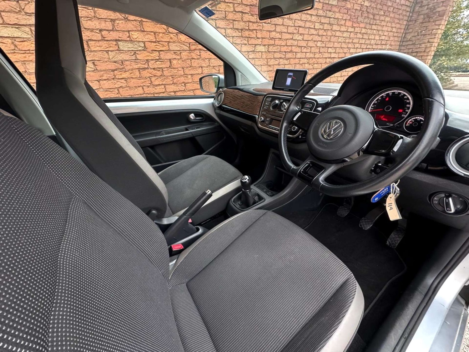 Used Volkswagen up! 2015 for sale - 76600547: Photo 24