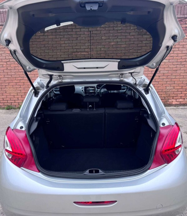 Used Peugeot 208 2012 for sale - 76154390: Photo 15