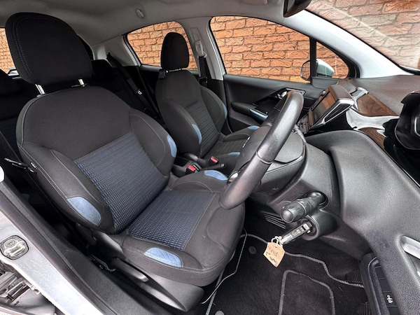 Used Peugeot 208 2012 for sale - 76154390: Photo 18