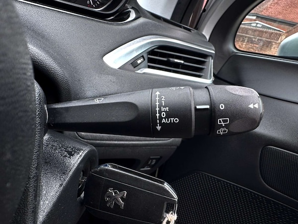 Used Peugeot 208 2012 for sale - 76154390: Photo 37