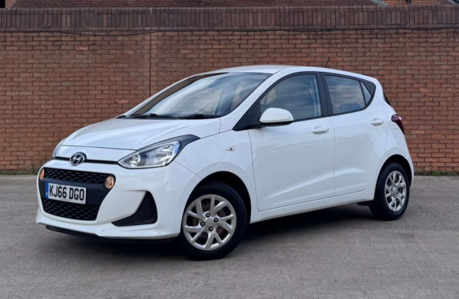 Used Hyundai i10 2017 for sale - 77492546: Photo 2