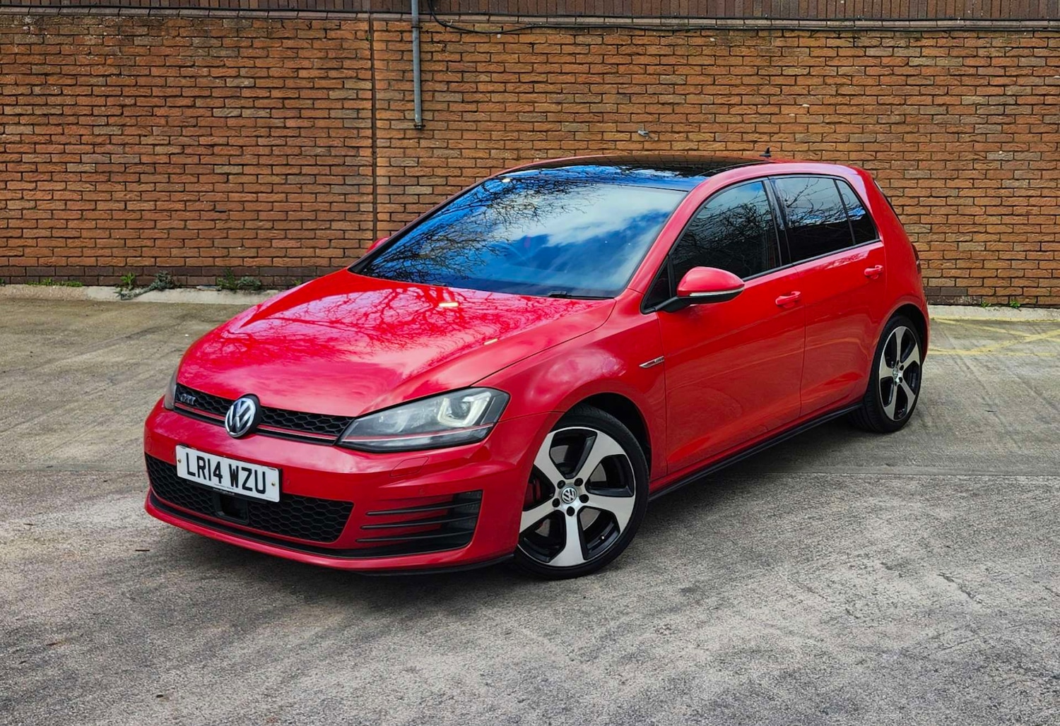 Used Volkswagen Golf 2014 for sale - 77917735: Photo 2