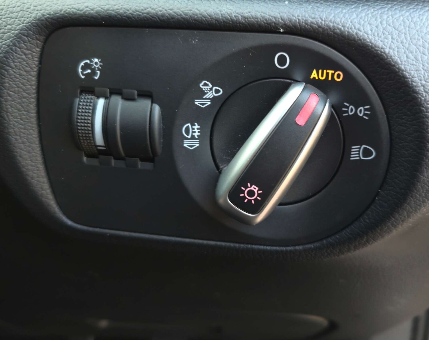 Used Audi Q3 2015 for sale - 76855490: Photo 35