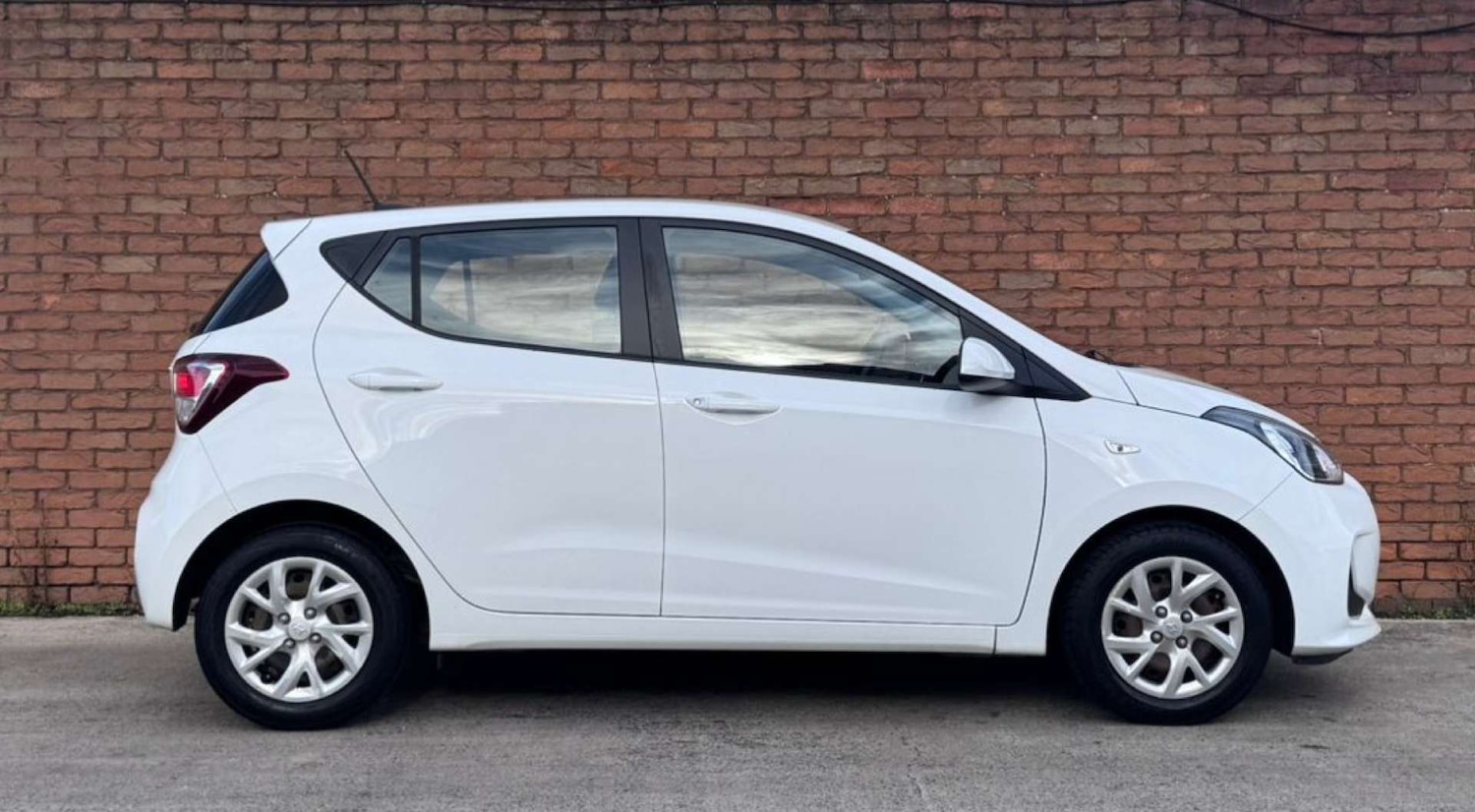 Used Hyundai i10 2017 for sale - 76381495: Photo 12