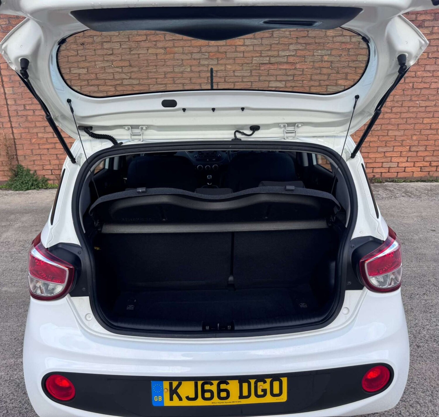 Used Hyundai i10 2017 for sale - 76381495: Photo 17