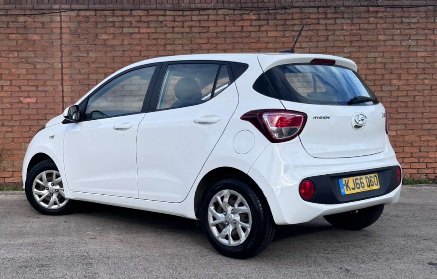 Used Hyundai i10 2017 for sale - 76381495: Photo 18