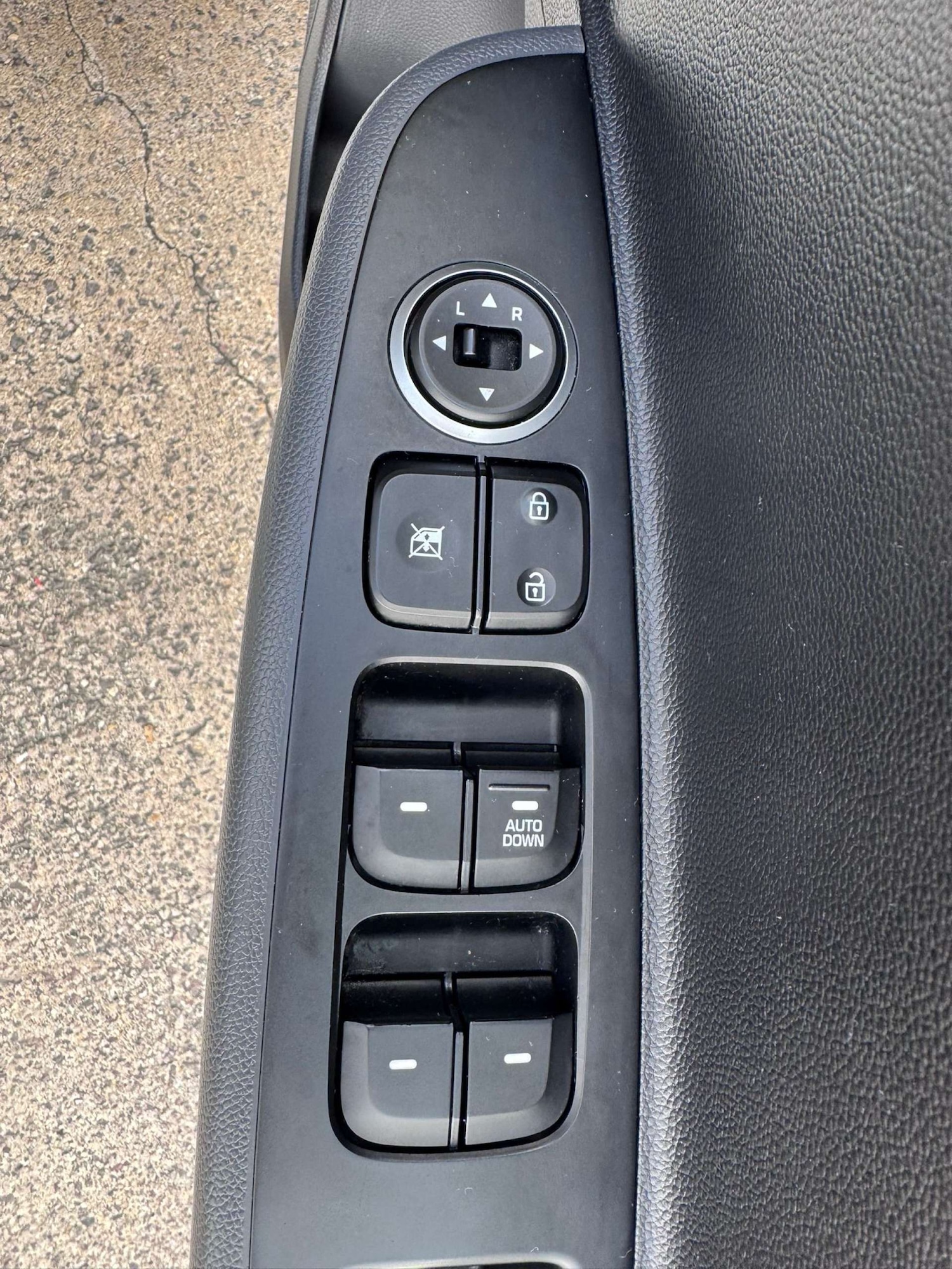 Used Hyundai i10 2017 for sale - 76381495: Photo 29