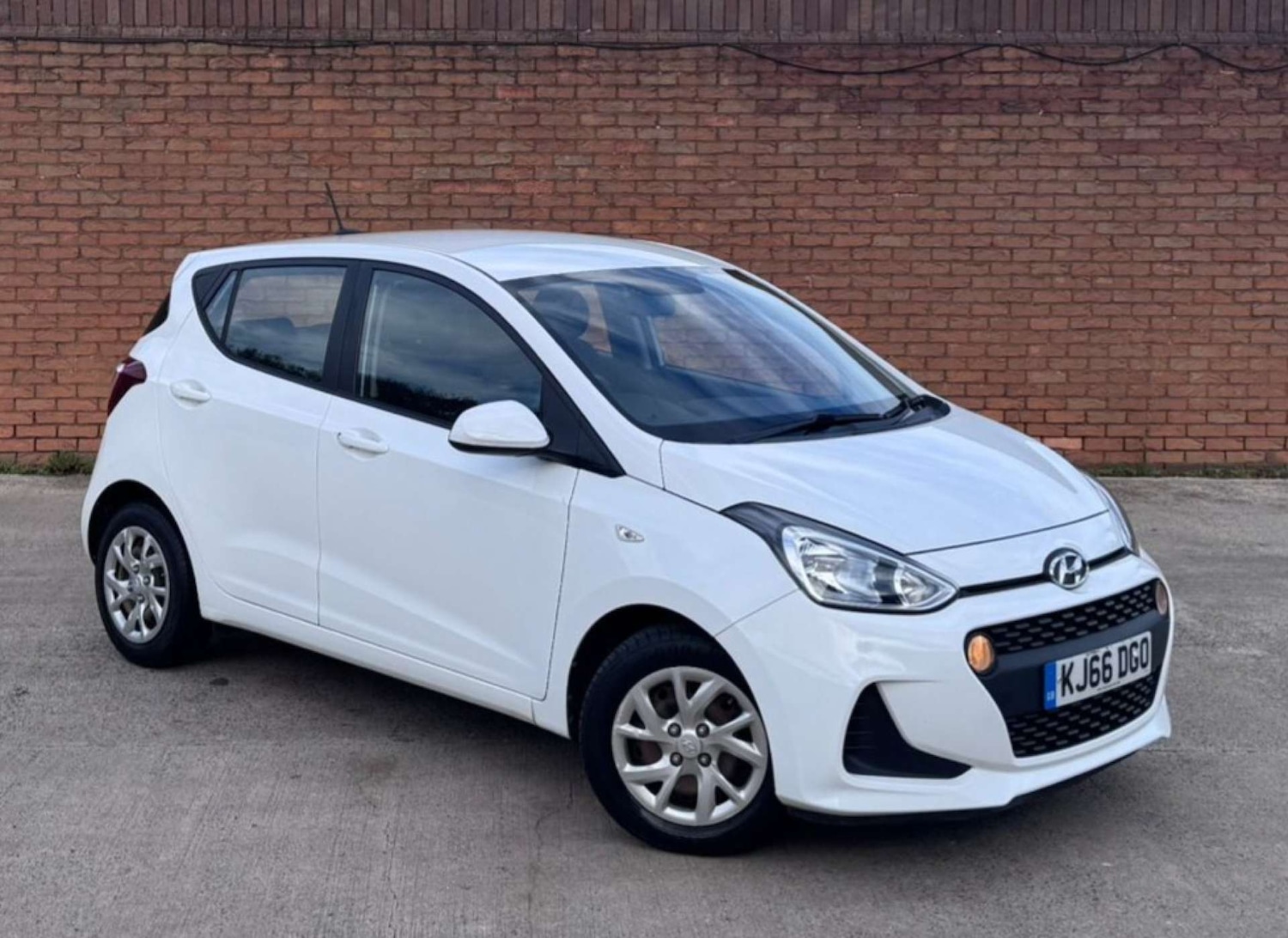 Used Hyundai i10 2017 for sale - 76381495: Photo 3