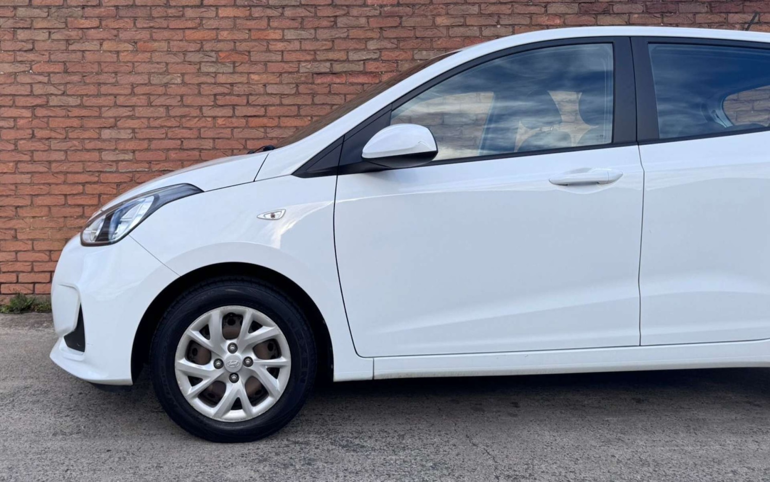 Used Hyundai i10 2017 for sale - 76381495: Photo 9