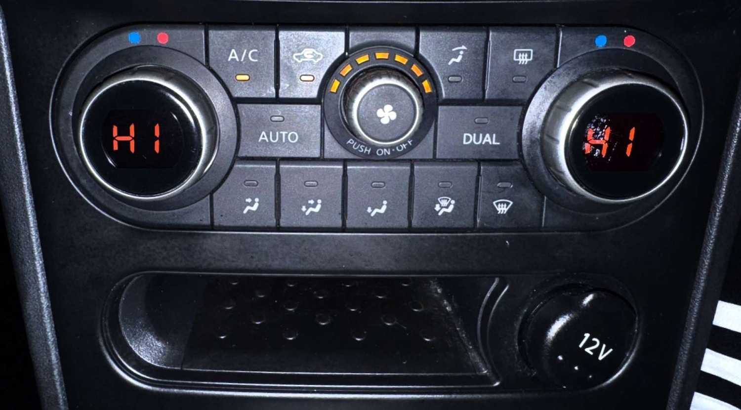 Used Nissan Qashqai+2 2013 for sale - 76635779: Photo 27