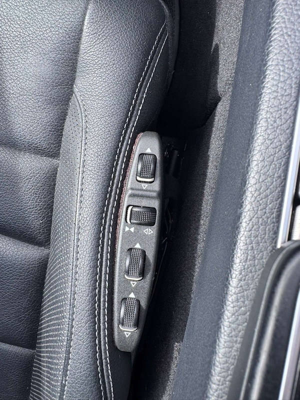 Used Mercedes-Benz E-Class 2015 for sale - 75609852: Photo 36
