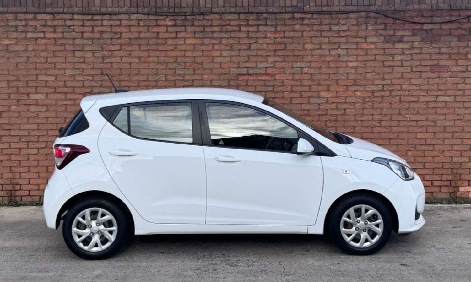 Used Hyundai i10 2017 for sale - 76600618: Photo 11