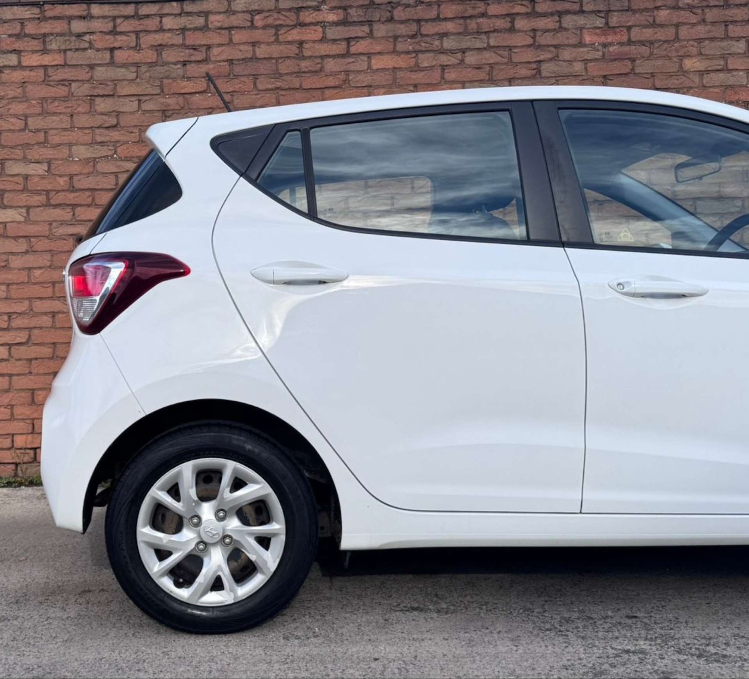 Used Hyundai i10 2017 for sale - 76600618: Photo 14