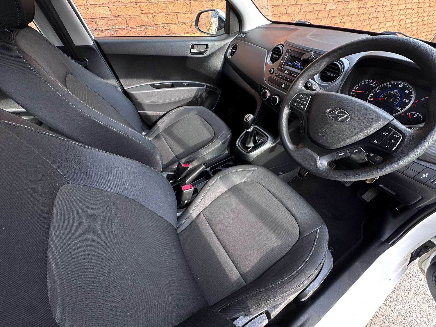 Used Hyundai i10 2017 for sale - 76600618: Photo 24