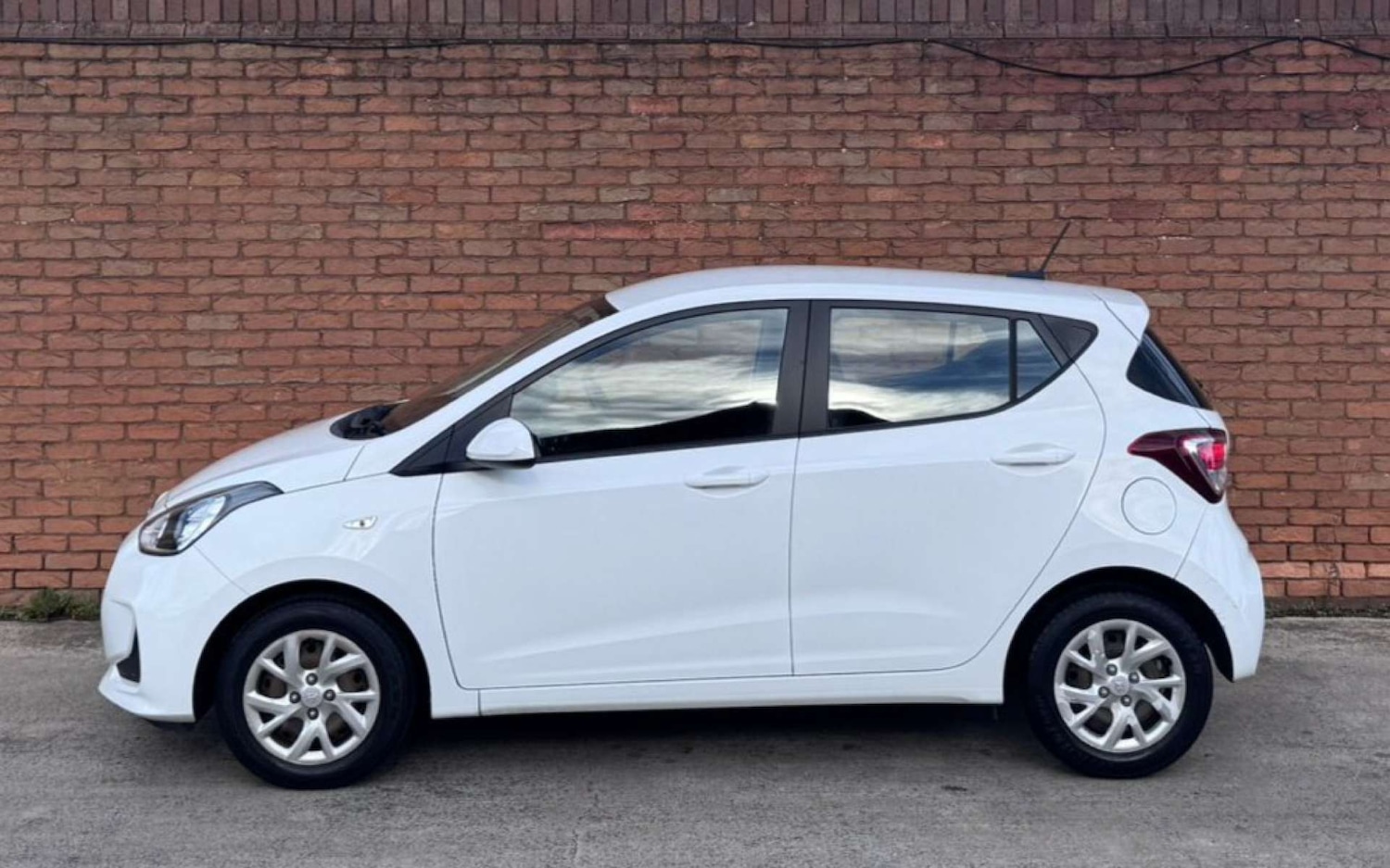 Used Hyundai i10 2017 for sale - 76600618: Photo 7
