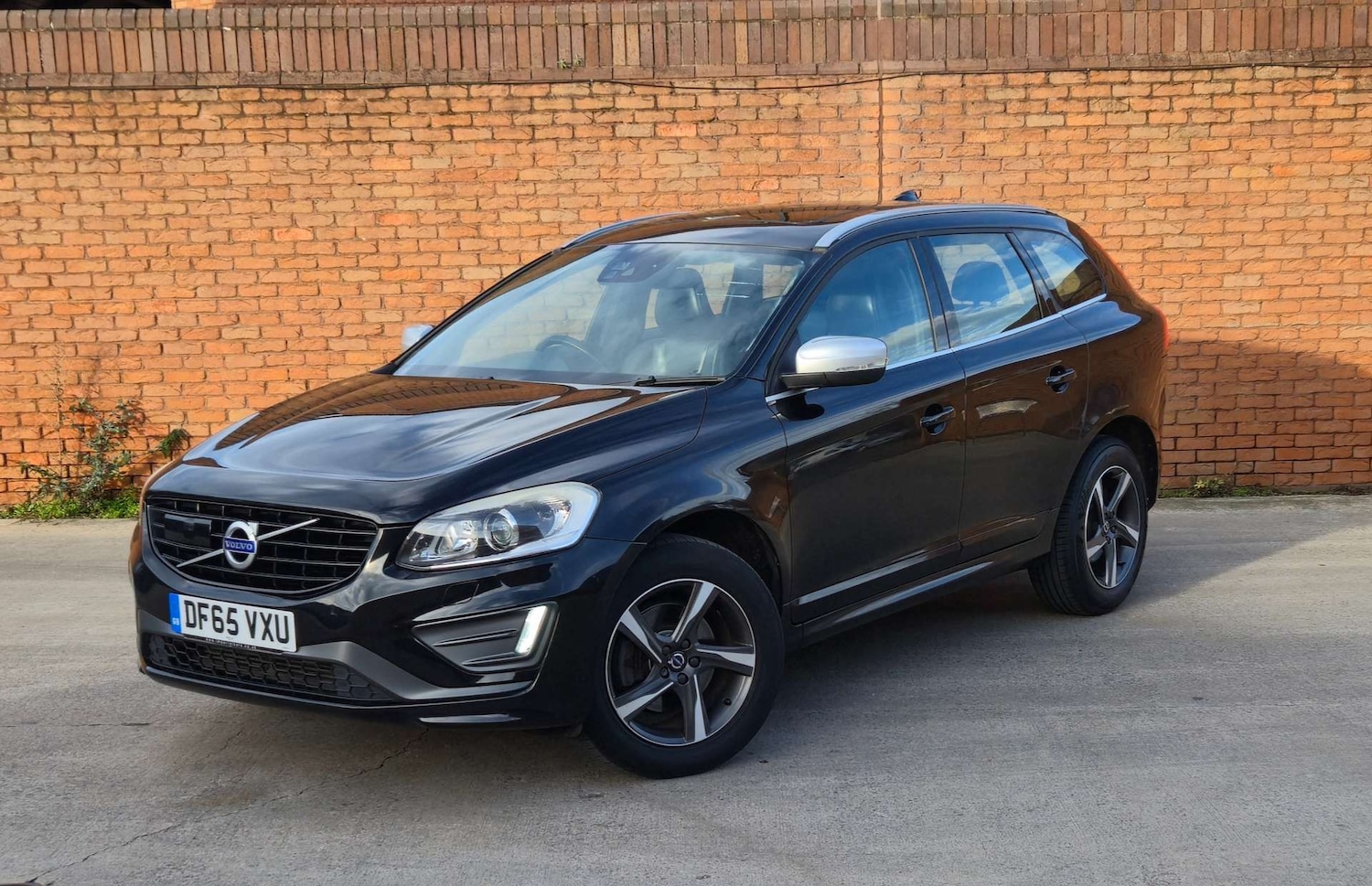 Used Volvo XC60 2015 for sale - 77025189: Photo 2