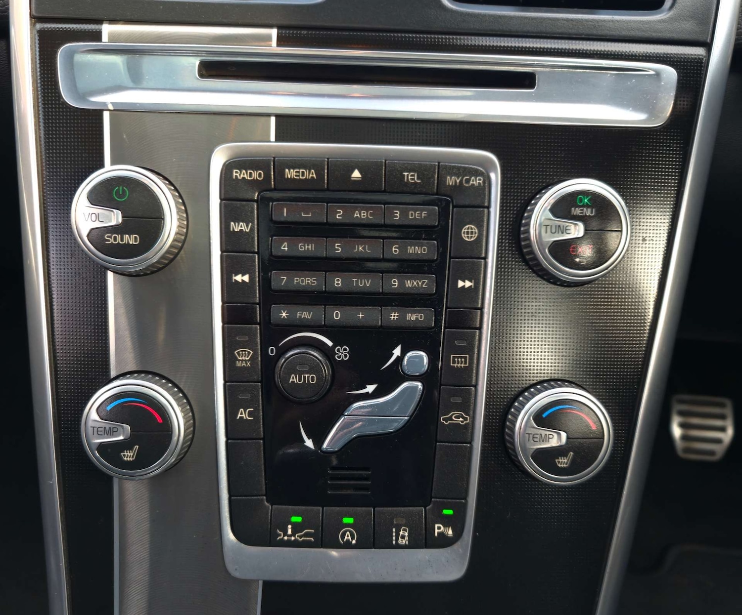 Used Volvo XC60 2015 for sale - 77025189: Photo 30