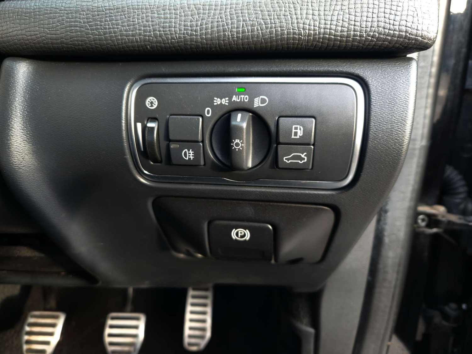 Used Volvo XC60 2015 for sale - 77025189: Photo 39