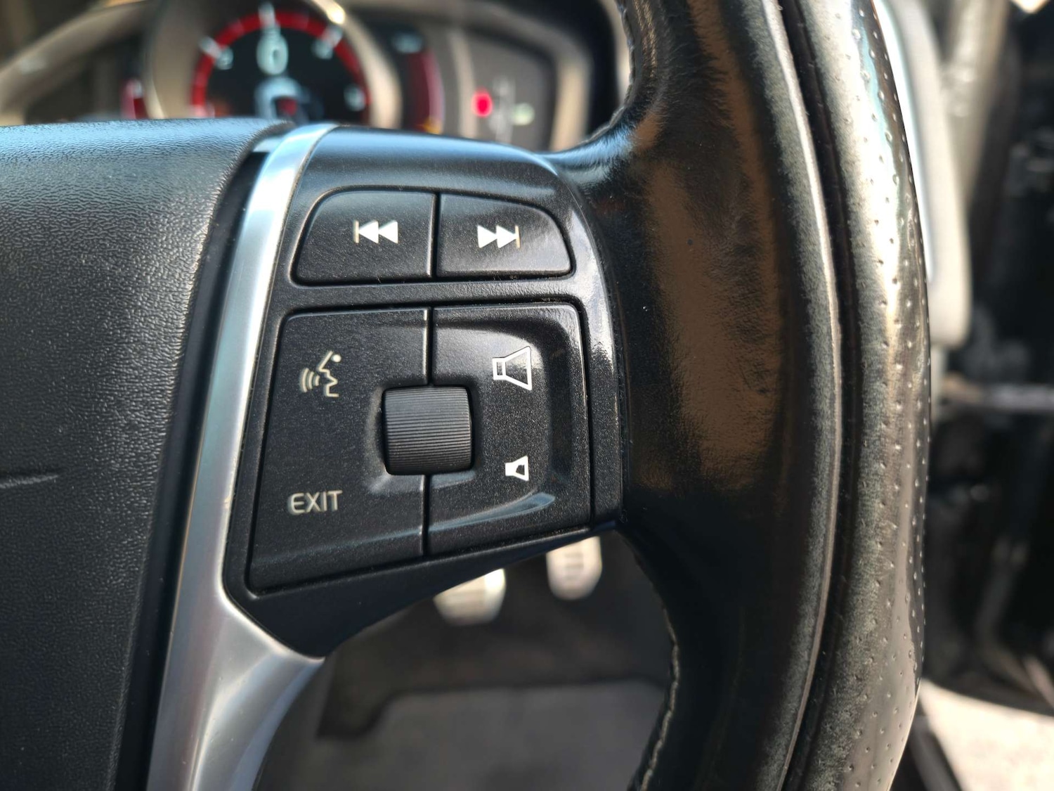 Used Volvo XC60 2015 for sale - 77025189: Photo 40