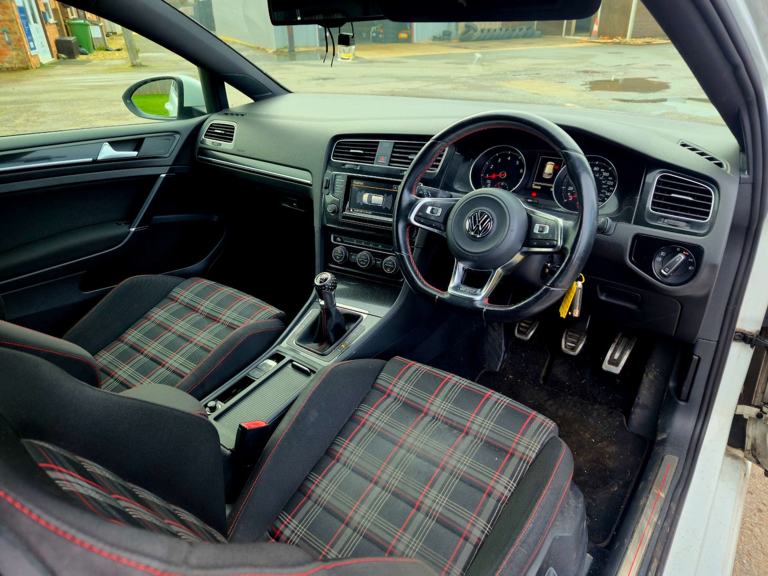 Used Volkswagen Golf 2014 for sale - 77578932: Photo 2