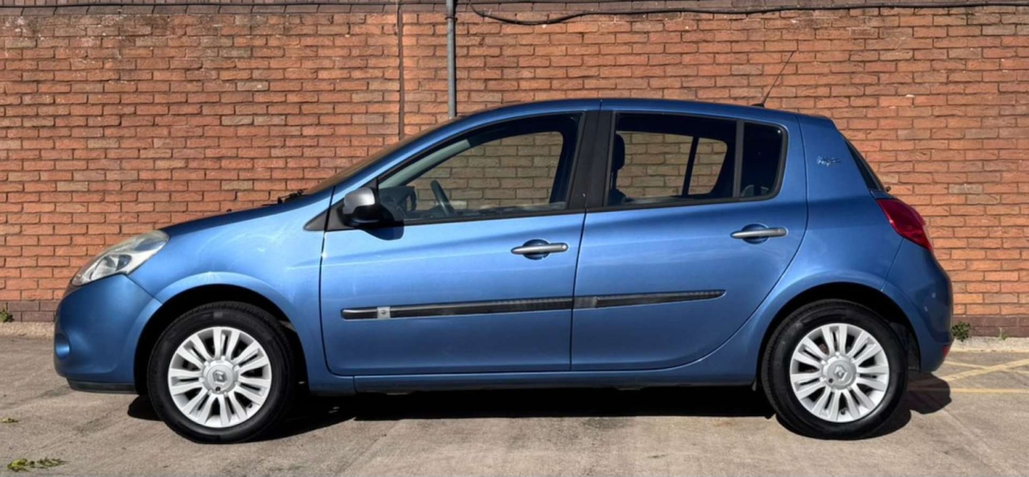 Used Renault Clio 2010 for sale - 76600535: Photo 12