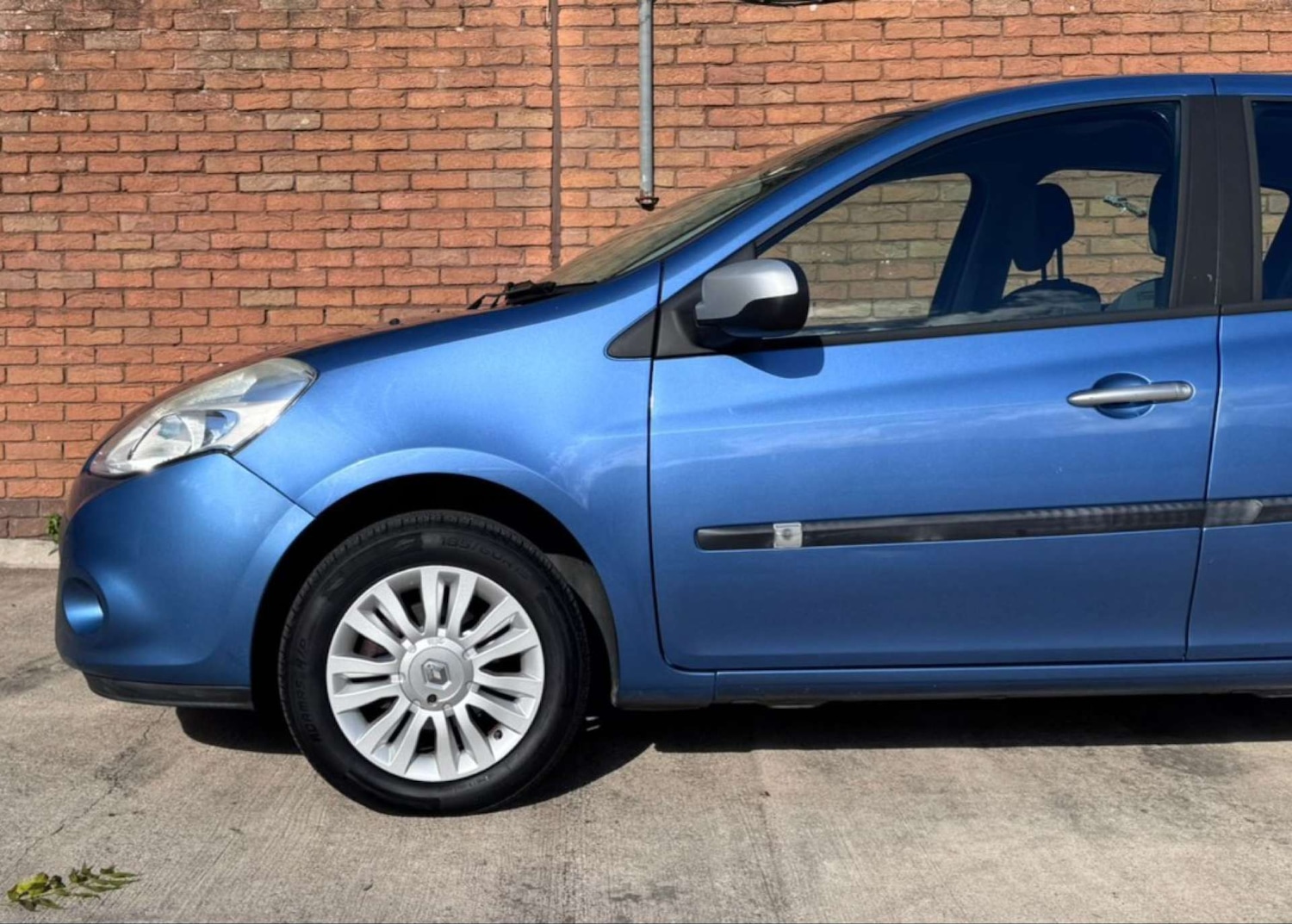 Used Renault Clio 2010 for sale - 76600535: Photo 14