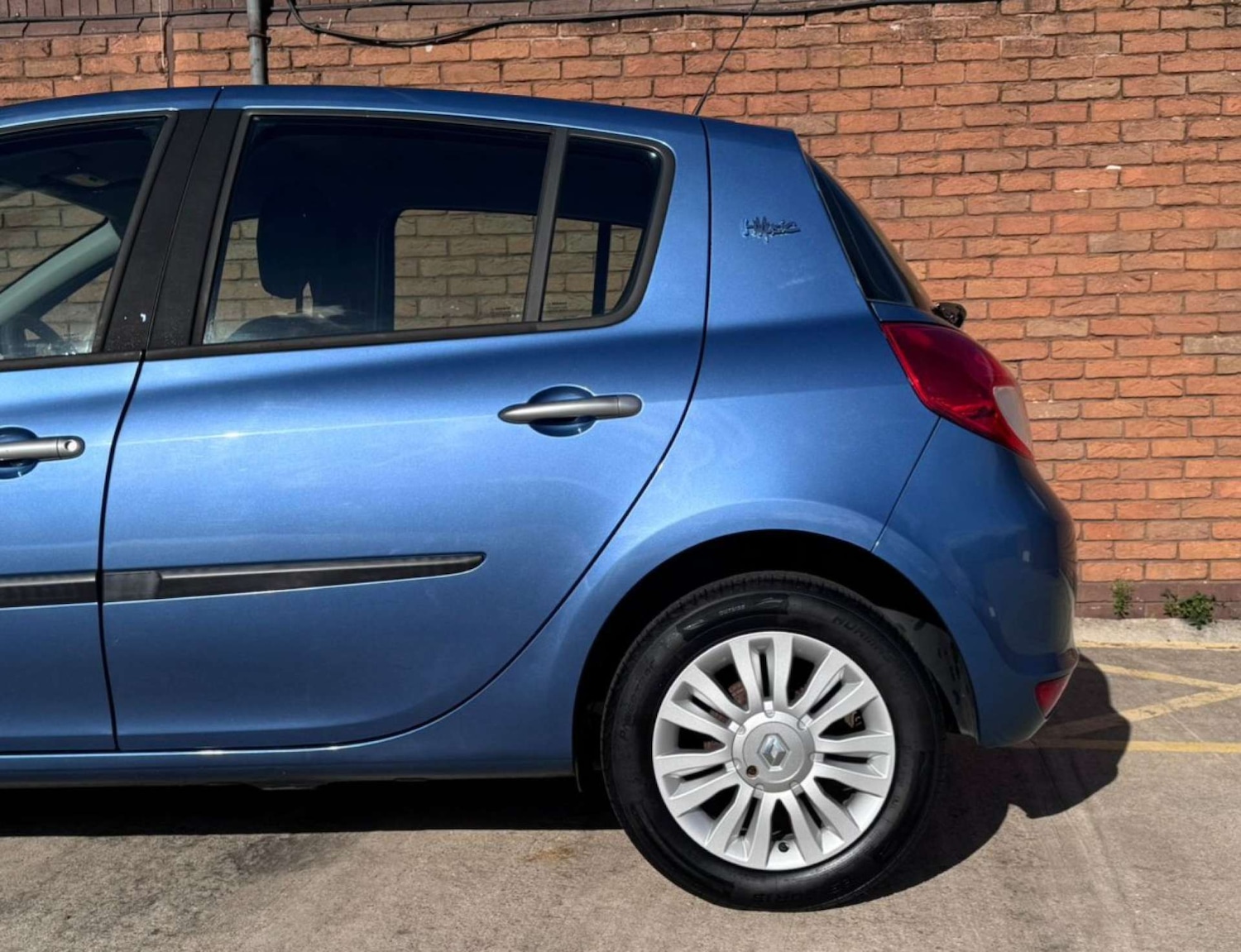 Used Renault Clio 2010 for sale - 76600535: Photo 15