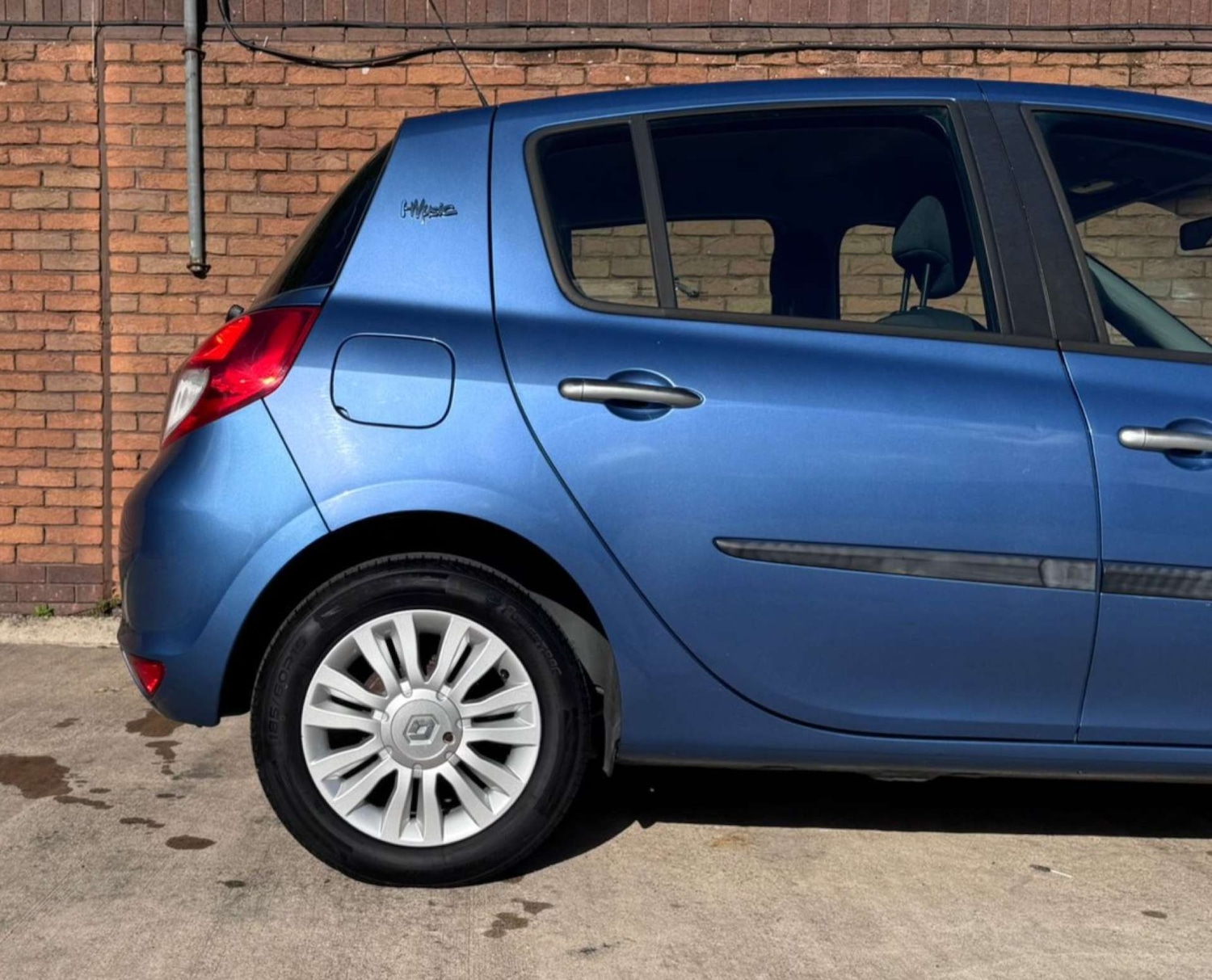 Used Renault Clio 2010 for sale - 76600535: Photo 16