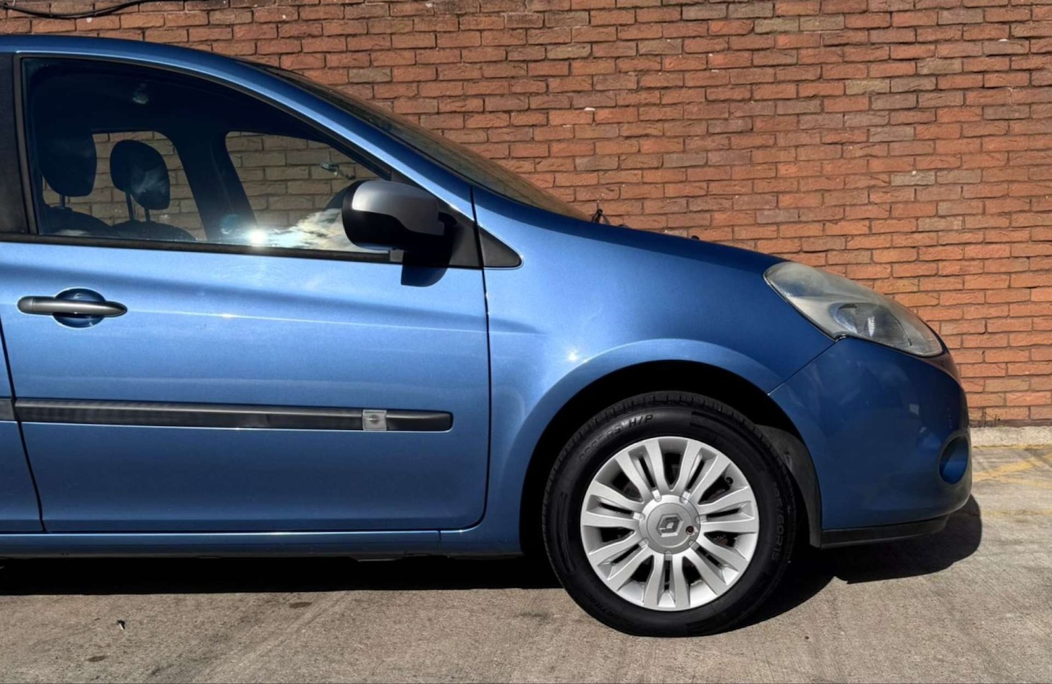 Used Renault Clio 2010 for sale - 76600535: Photo 17