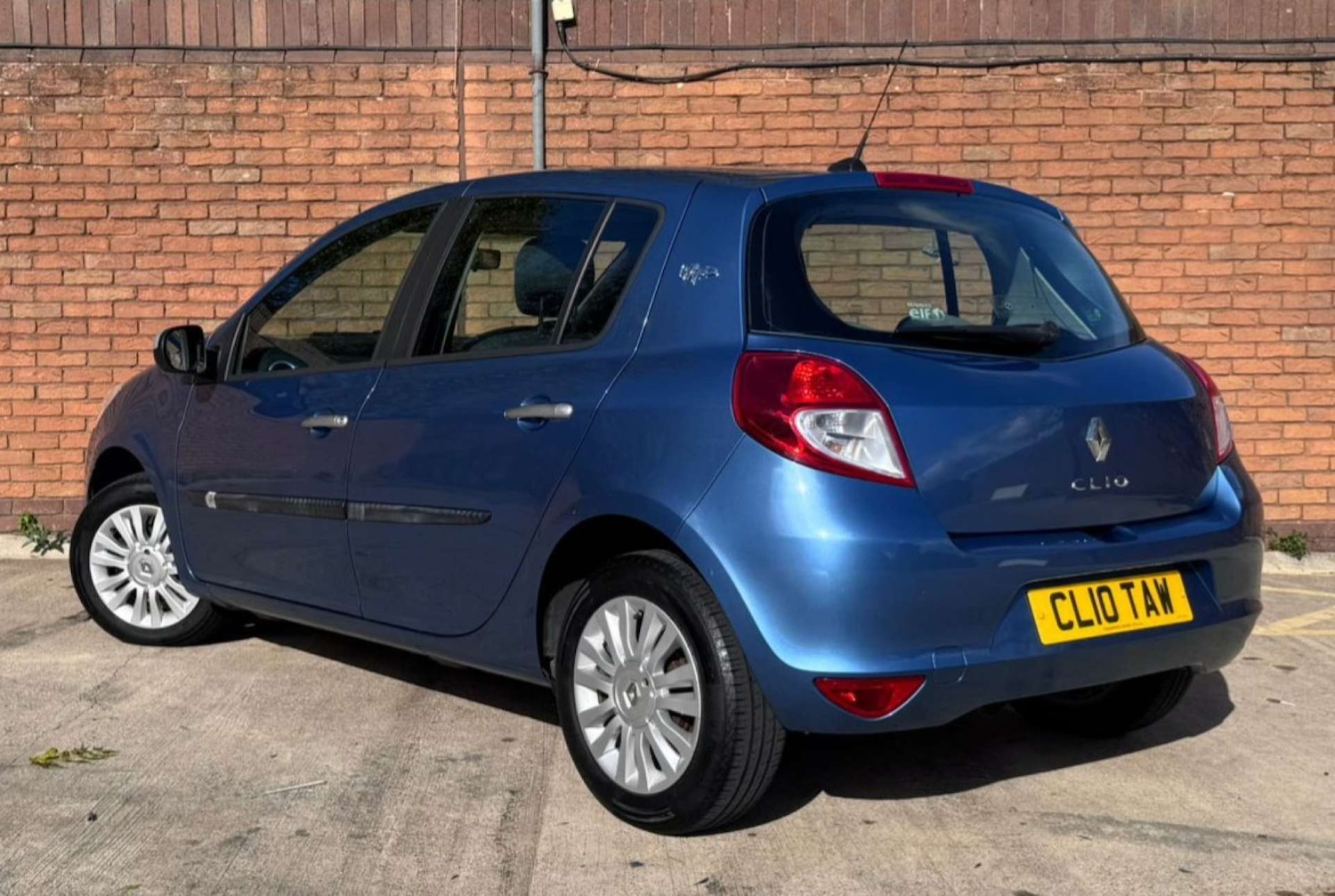Used Renault Clio 2010 for sale - 76600535: Photo 18