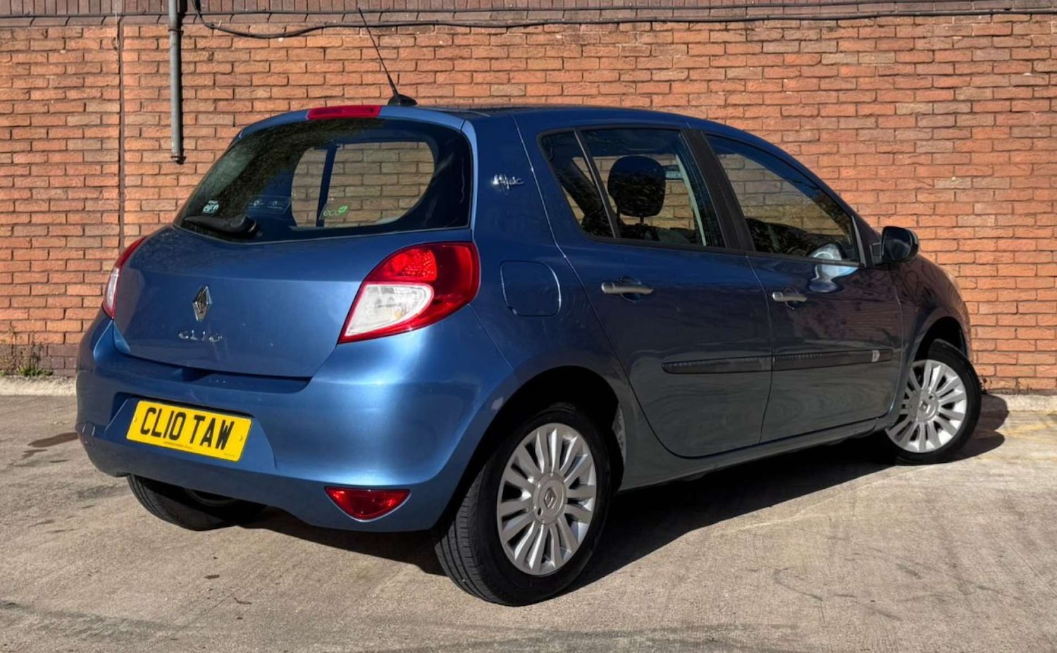 Used Renault Clio 2010 for sale - 76600535: Photo 19