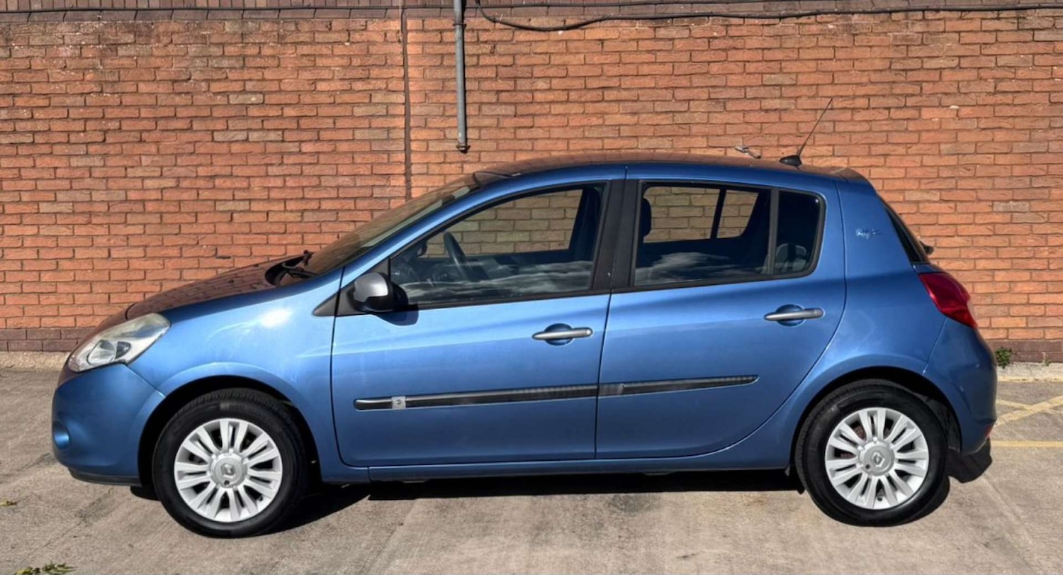 Used Renault Clio 2010 for sale - 76600535: Photo 20